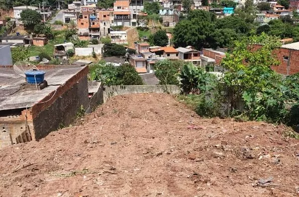 Terreno com  379 m² -próximo a estação ferroviária e ponto de ônibus - Vila Constança (Botujuru) - Campo Limpo Paulista/SP