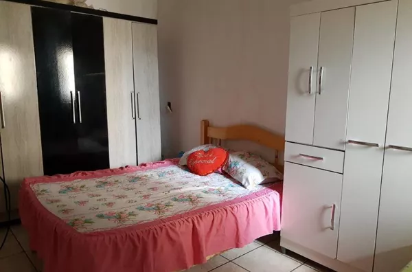 Casa Com Edícula no Bairro Jardim Santo Antonio em Campo Limpo Paulista/SP.