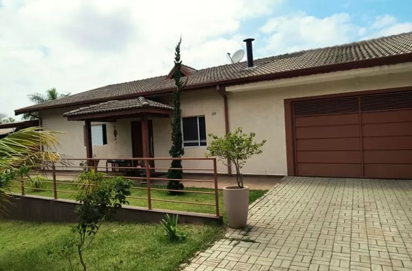 CASA EM CONDOMÍNIO FECHADO RESERVA BOM VIVER, COM 3 DORM (1 SUITE), PISCINA, JACUZZI, CHURRASQUEIRA. AT 600M2 - Foto 1