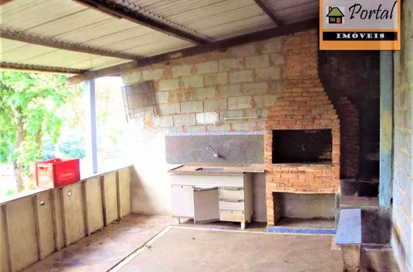 Casa com 2 dormitórios, área coberta com churrasqueira no bairro Parque Internacional em Campo Limpo Paulista-SP.