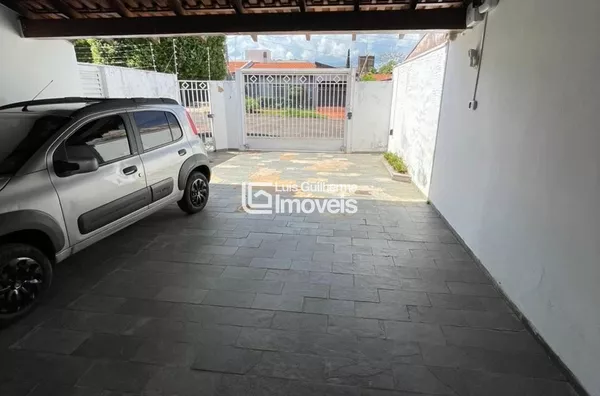 CASA COMERCIAL DISPONÍVEL Á VENDA!