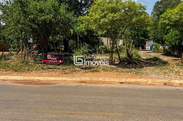 Terreno amplo com 5 casas construídas!