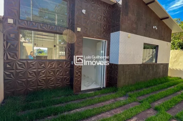 CASA COM AMPLO QUINTAL!