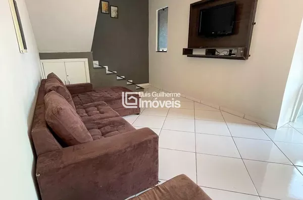 SOBRADO AMPLO DISPONÍVEL PARA VENDA!