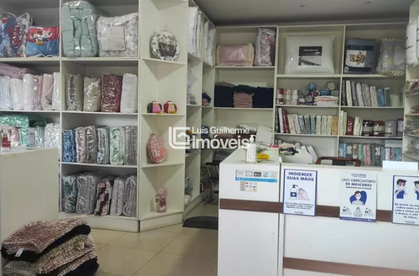 Casa e Salão comercial disponível para investimento!