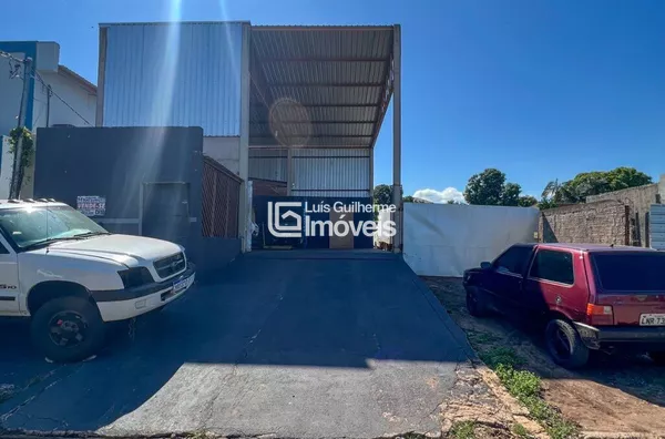 BARRAÇÃO DISPONÍVEL PARA VENDA!