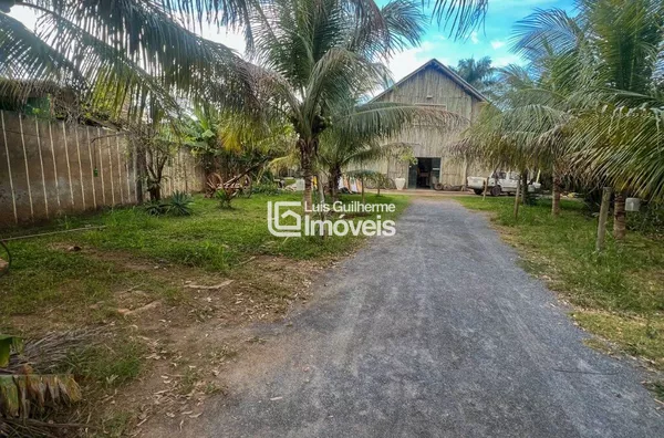 Galpão amplo á 3 quadras da Pilad Rebua!