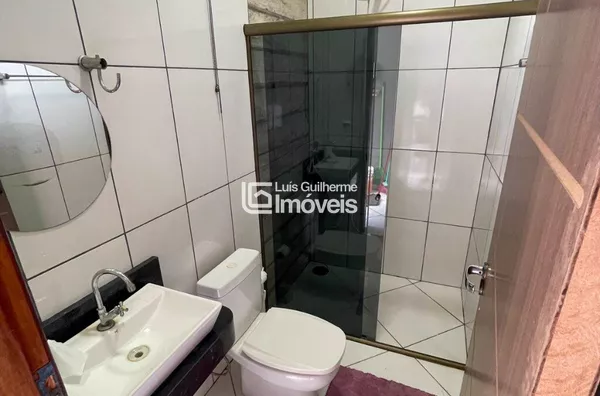 Casa e Salão comercial disponível para investimento!