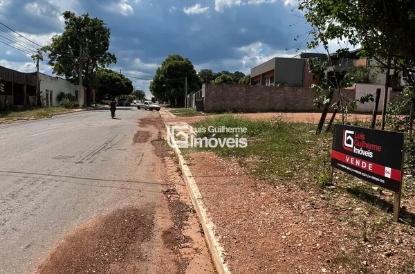 Terreno amplo com 5 casas construídas!