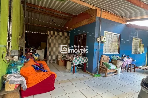 CASA NO CENTRO Á VENDA!