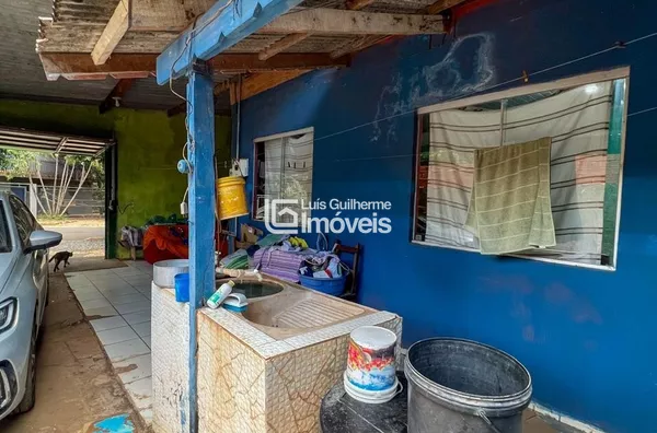 CASA NO CENTRO Á VENDA!