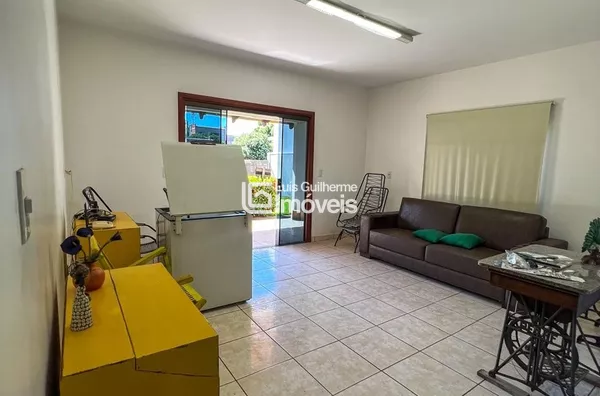 Casa com 5 quartos disponível para investimento!