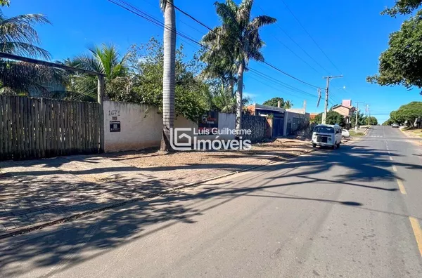 Galpão amplo á 3 quadras da Pilad Rebua!