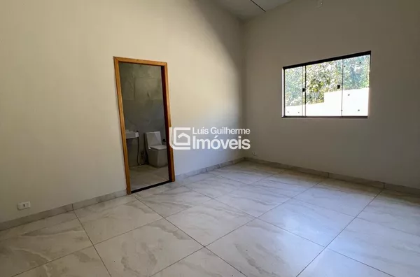 CASA COM AMPLO QUINTAL!