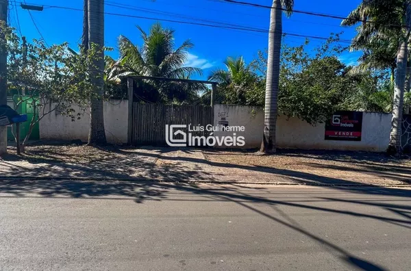 Galpão amplo á 3 quadras da Pilad Rebua!