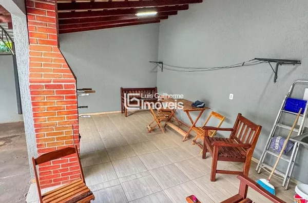 ÓTIMO SOBRADO- ESQUINA DE FRENTE PARA PRAÇA!