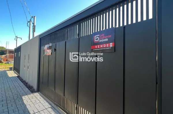 DUAS CASAS RECÉM CONSTRUÍDAS