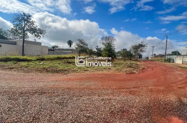 TERRENO AMPLO DE ESQUINA!