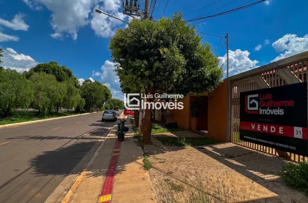 Casa ampla na Av. Heron do Couto