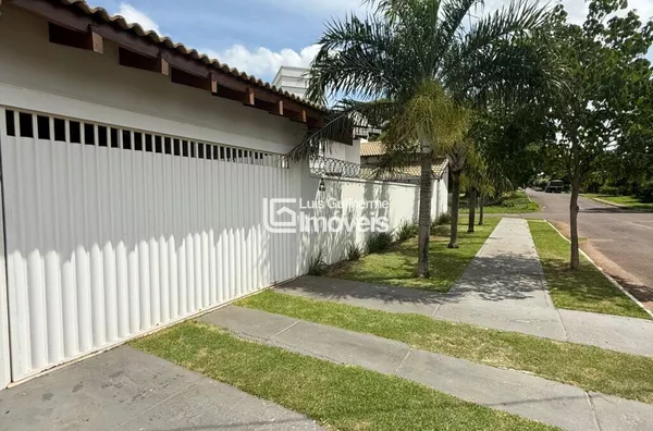 Casa ampla ótima localização!