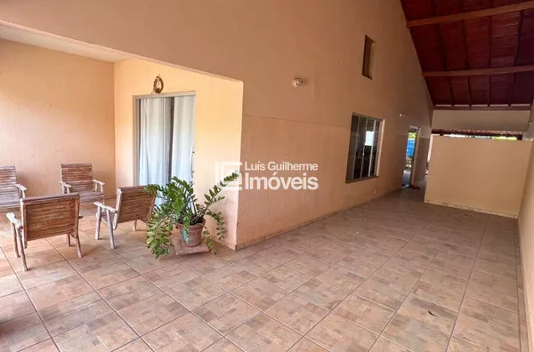 Casa ampla na Av. Heron do Couto