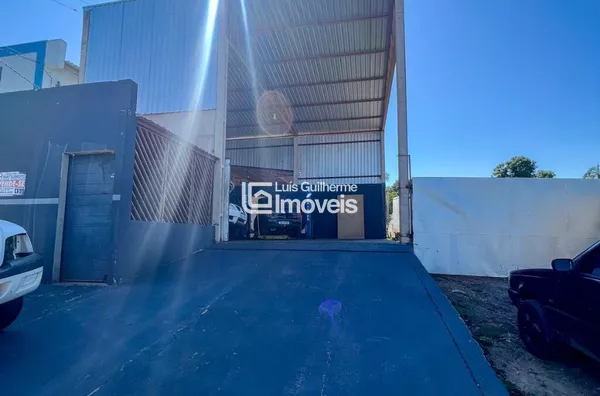 BARRAÇÃO DISPONÍVEL PARA VENDA!