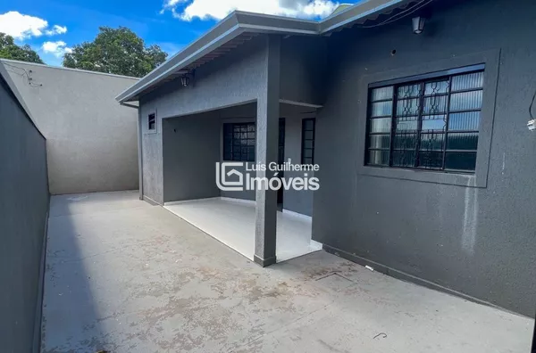 CASA NO CENTRO Á VENDA!