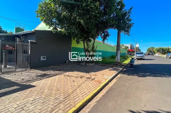 CASA NO CENTRO Á VENDA!