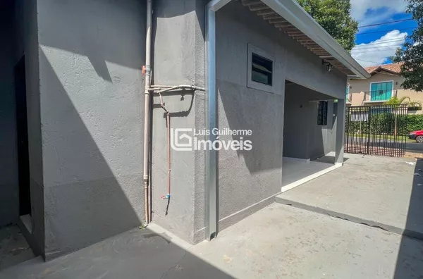 CASA NO CENTRO Á VENDA!