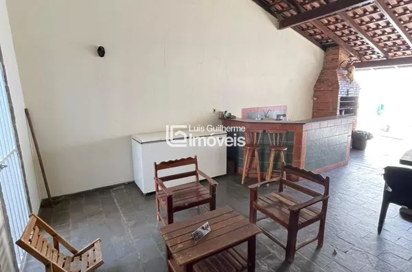 CASA COMERCIAL DISPONÍVEL Á VENDA!