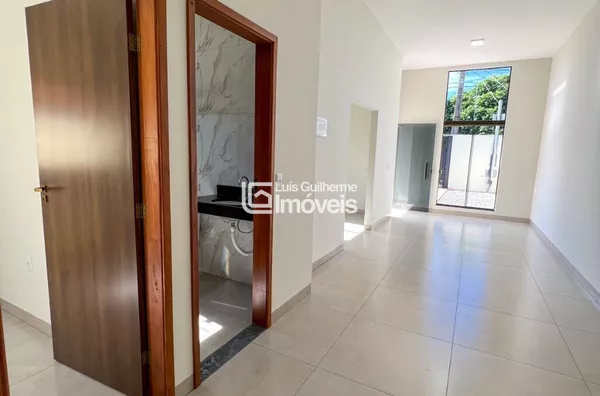 DUAS CASAS RECÉM CONSTRUÍDAS