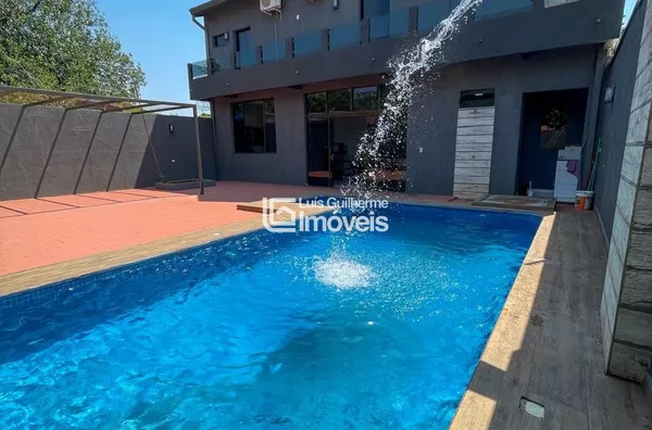 SOBRADO AMPLO DISPONÍVEL PARA VENDA!