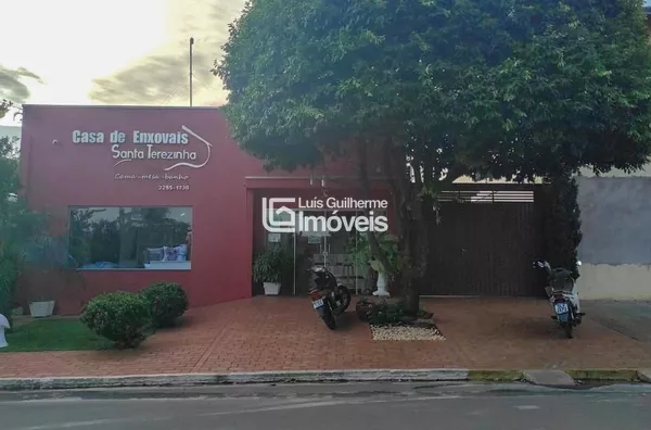 Casa e Salão comercial disponível para investimento!