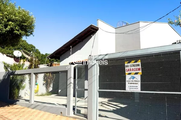 CASA Á 30m DA PRAÇA CENTRAL!