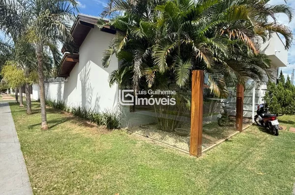 Casa ampla ótima localização!