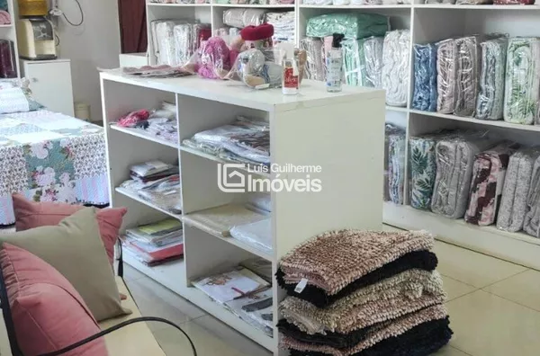 Casa e Salão comercial disponível para investimento!