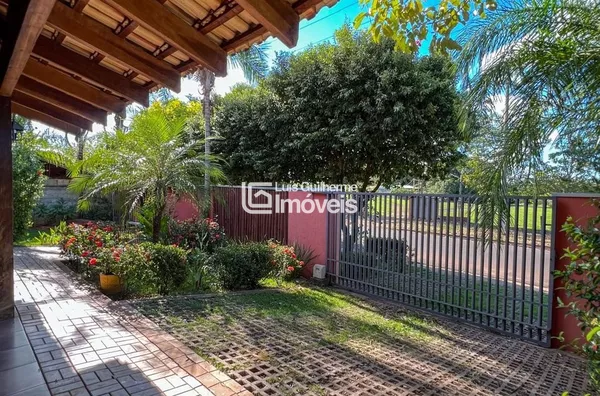 Linda casa com 4 suítes! 