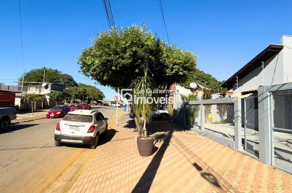 CASA Á 30m DA PRAÇA CENTRAL!