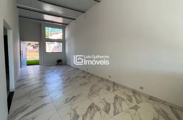 CASA COM AMPLO QUINTAL!