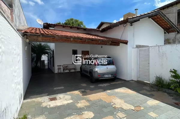 CASA COMERCIAL DISPONÍVEL Á VENDA!
