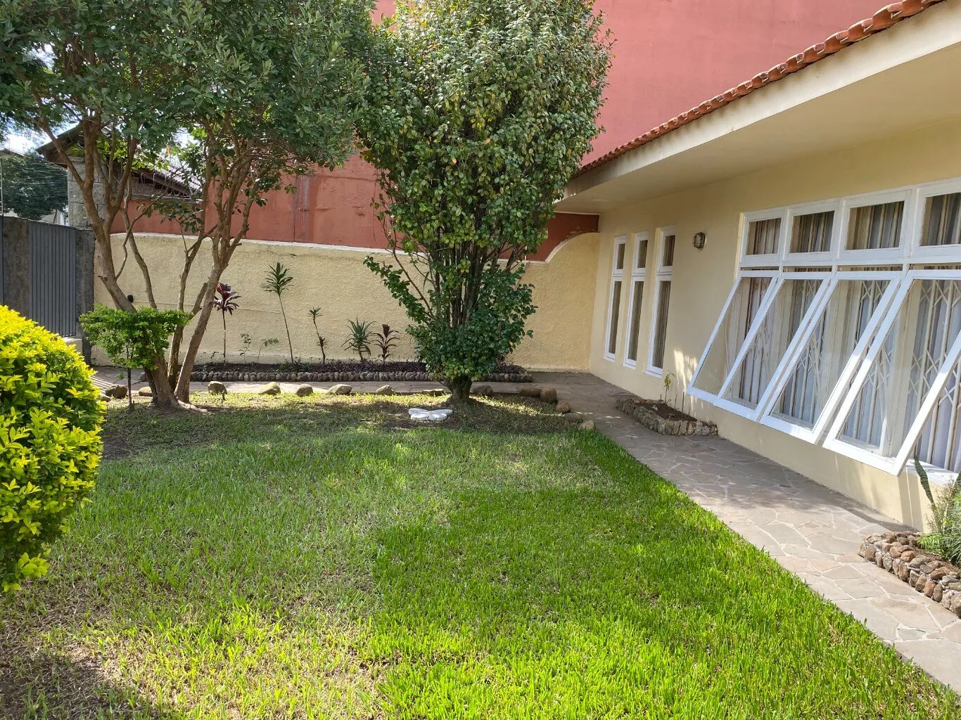 Casa à venda com 3 quartos, 300m² - Foto 2