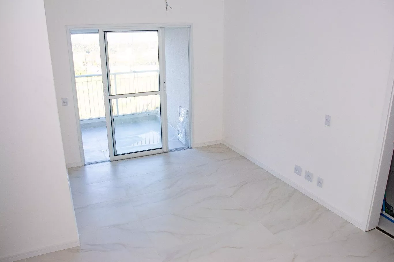 Apartamento à venda com 2 quartos, 69m² - Foto 3