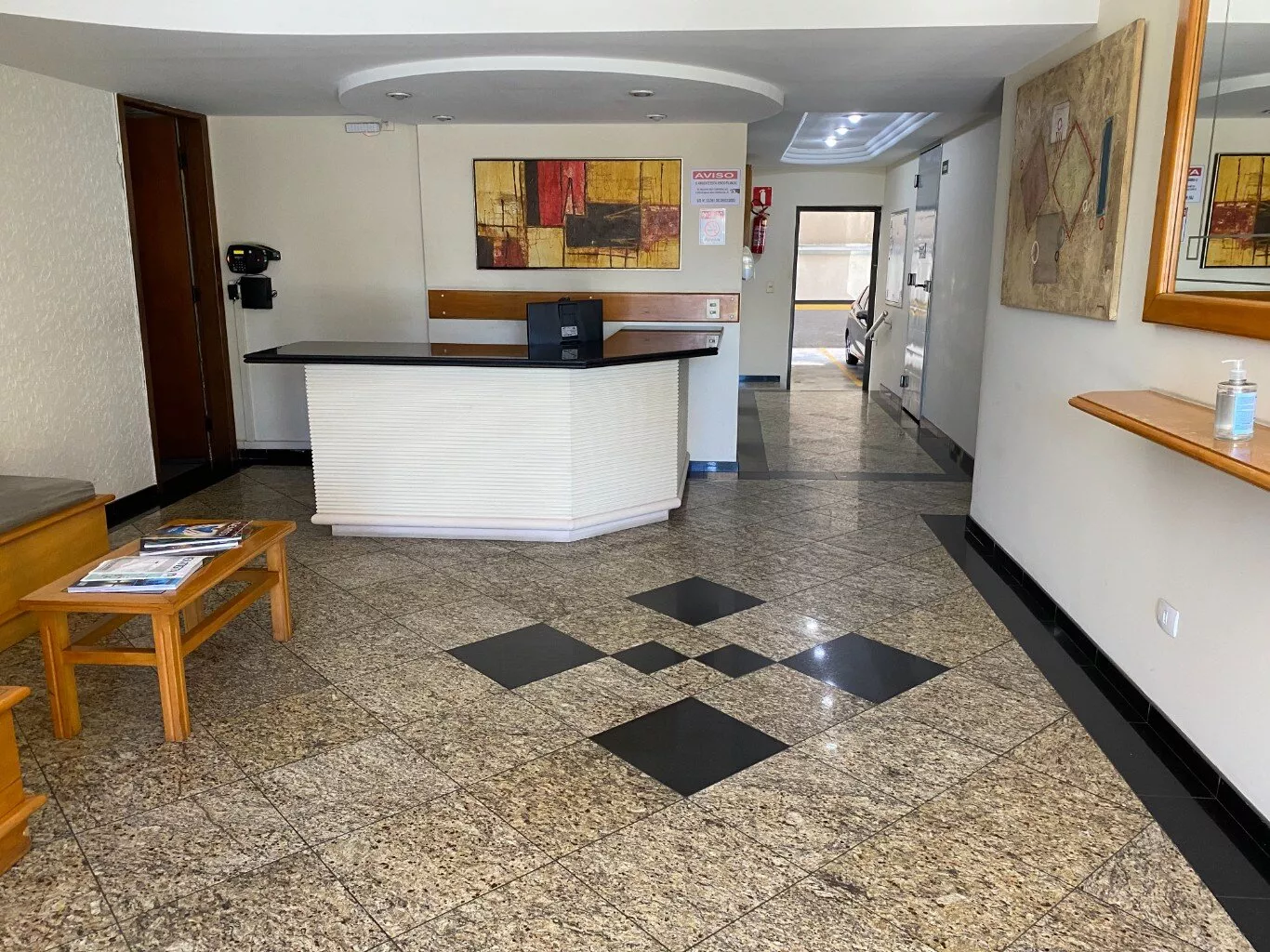 Apartamento à venda com 2 quartos, 67m² - Foto 4