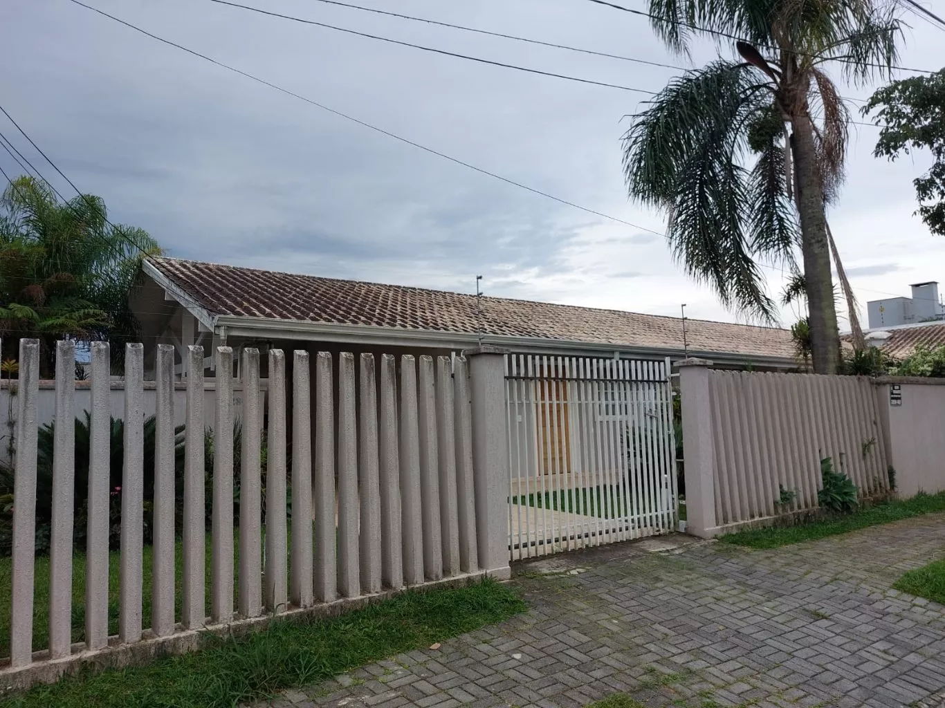 Casa à venda com 5 quartos, 200m² - Foto 2