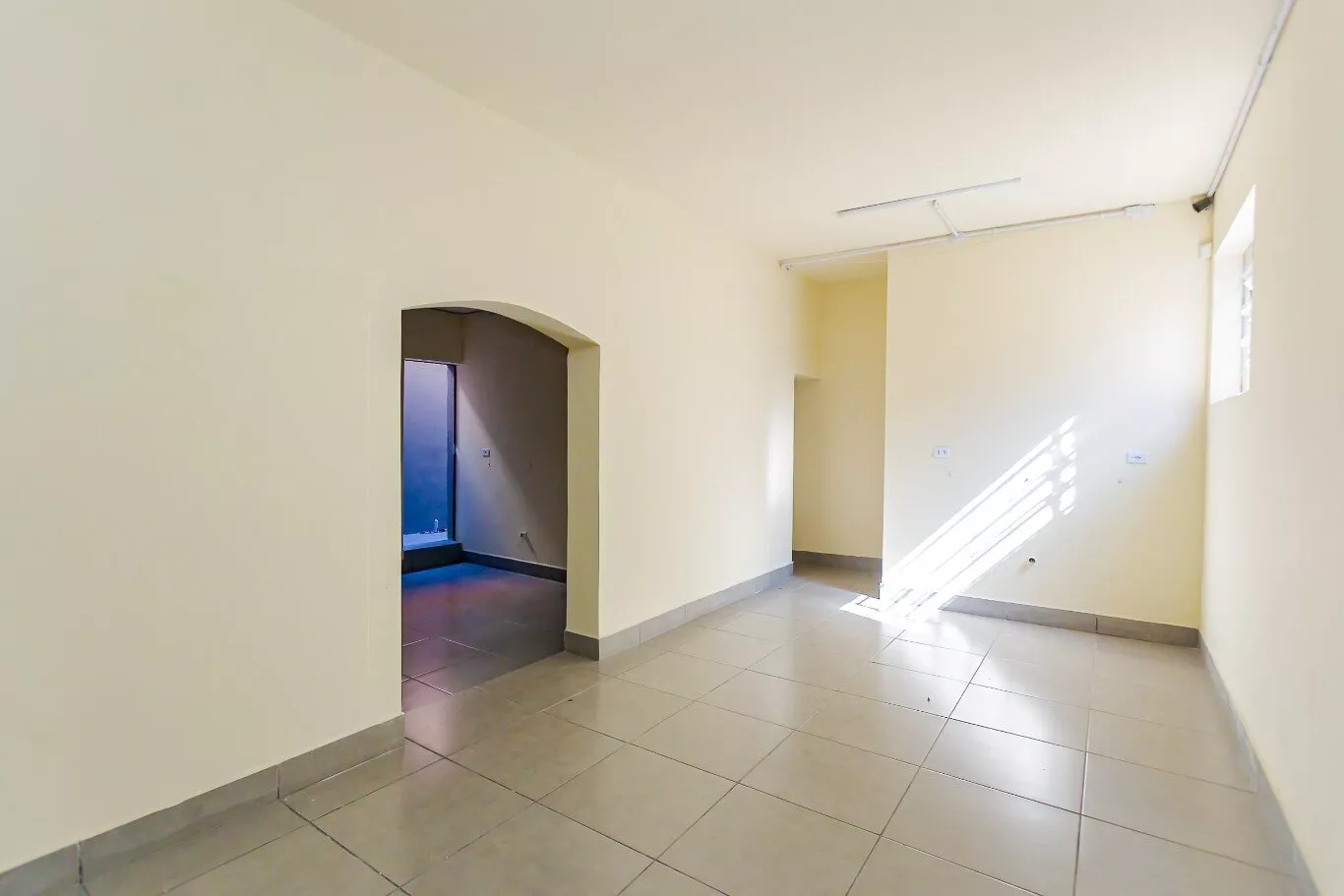 Casa Comercial para alugar com 7 quartos, 467m² - Foto 12