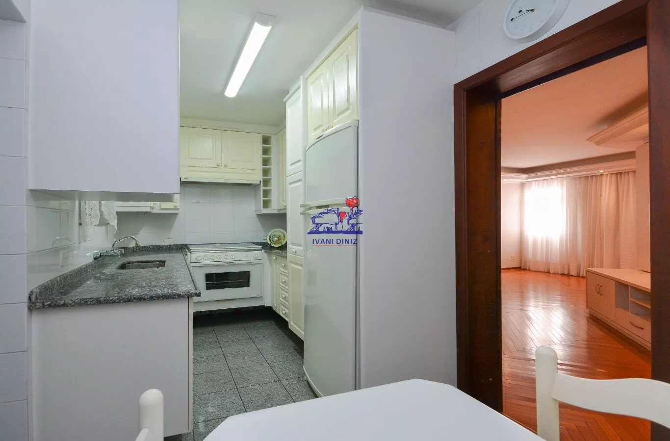 Apartamento à venda com 3 quartos, 107m² - Foto 12