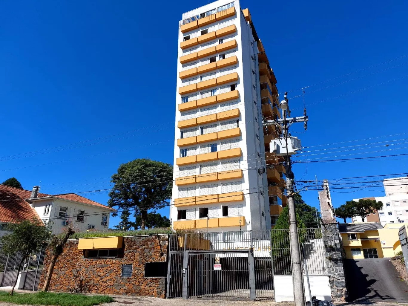 Apartamento à venda com 3 quartos, 222m² - Foto 4