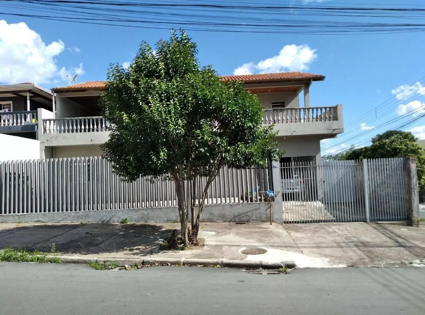 Sobrado à venda com 5 quartos, 220m² - Foto 1