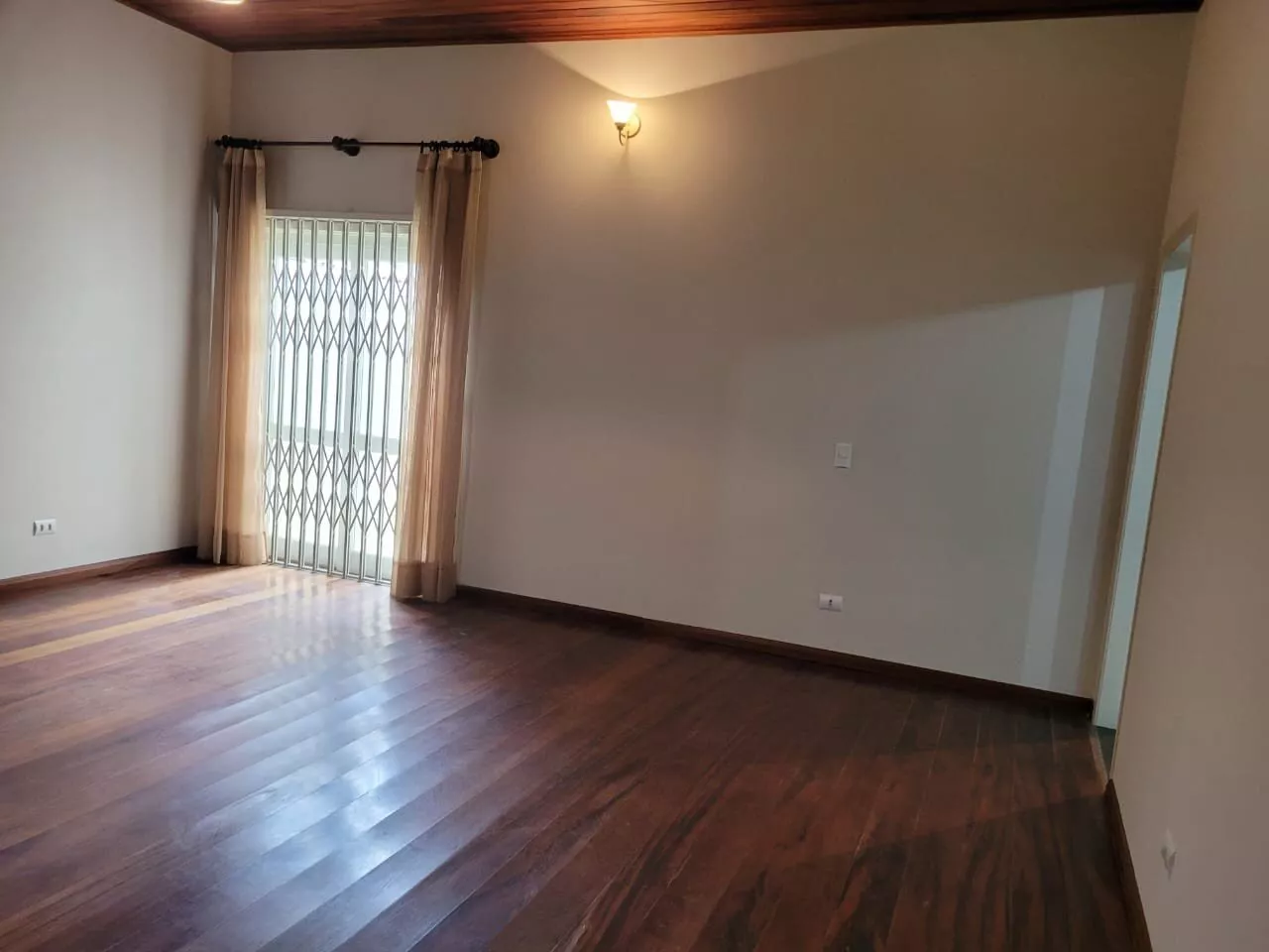 Casa à venda com 2 quartos, 220m² - Foto 11