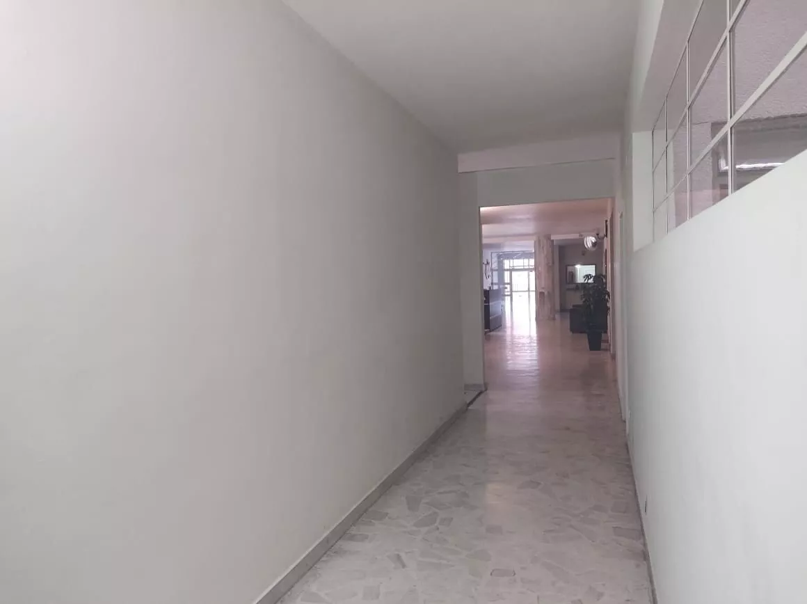 Apartamento à venda com 3 quartos, 130m² - Foto 2